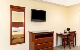 Travelodge By Wyndham Brea